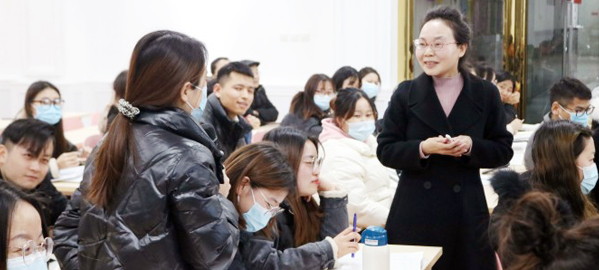 甘泉 专家指导+名师授课+培优补弱+日清月结的教学模式