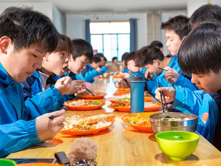 甘泉学生用餐