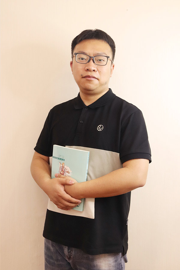 甘泉杨斌 本科学历，毕业于西安航空学院