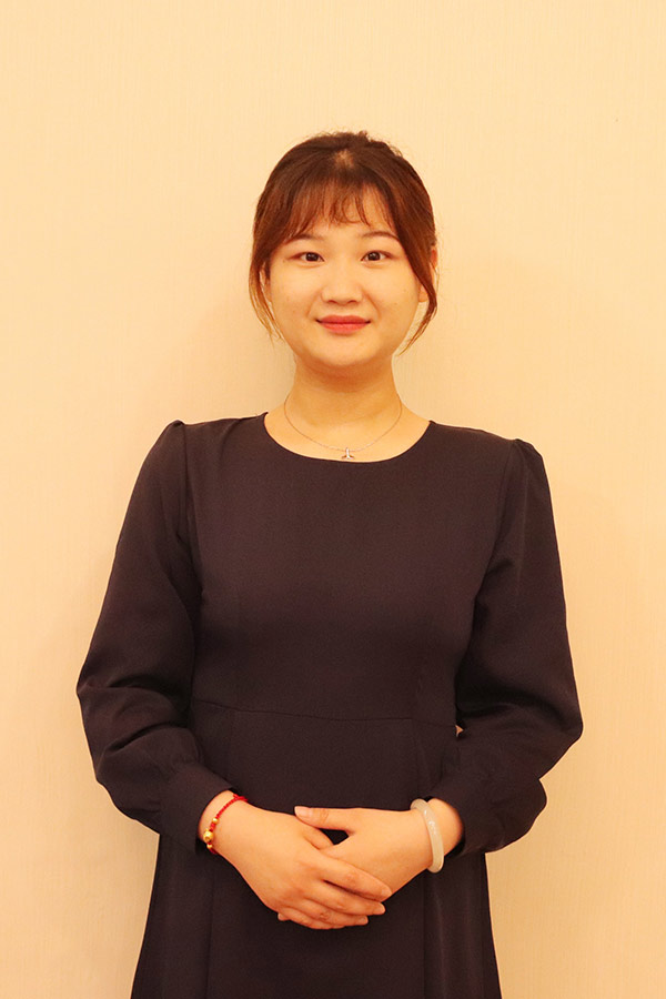甘泉文哲 本科学历，优秀班主任