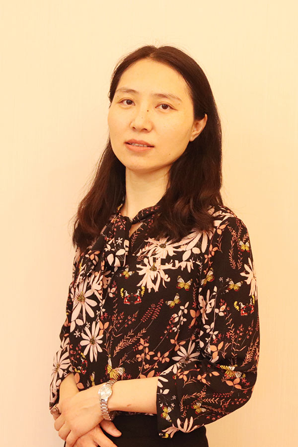 甘泉王晓娜 研究生学历,毕业于华南师范大学